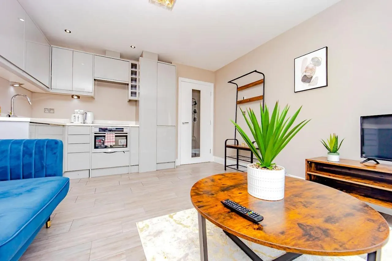 Flash Sales Offer - Any Week Day No Minimum Night Restrictions Brighton City Centre Seafront 1 Bedroom Flat Bn1Gre25 0*,  United Kingdom