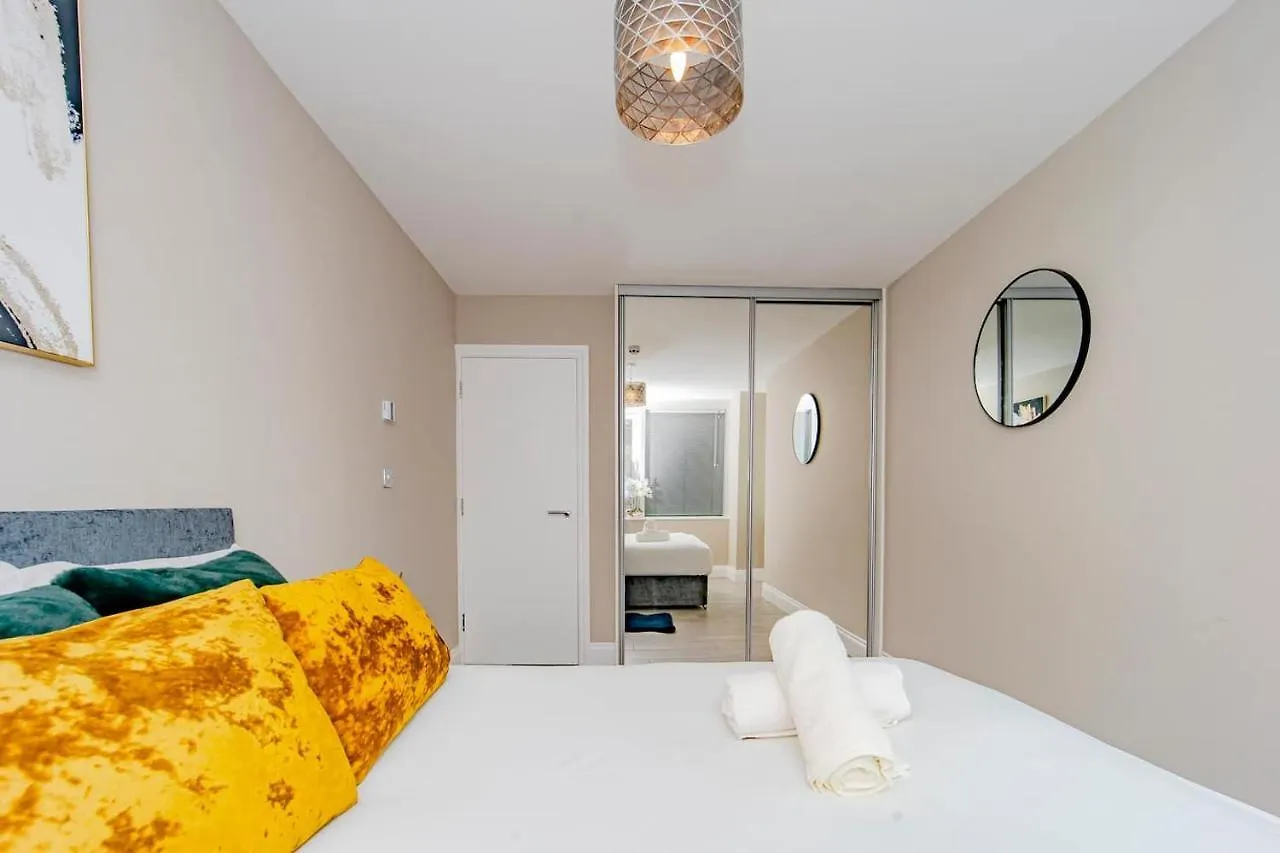 Flash Sales Offer - Any Week Day No Minimum Night Restrictions Brighton City Centre Seafront 1 Bedroom Flat Bn1Gre25 0*,  United Kingdom